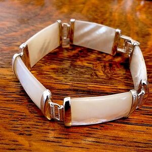 $64 Faceted Mother of Pearl Estate Bracelet 925 WW China